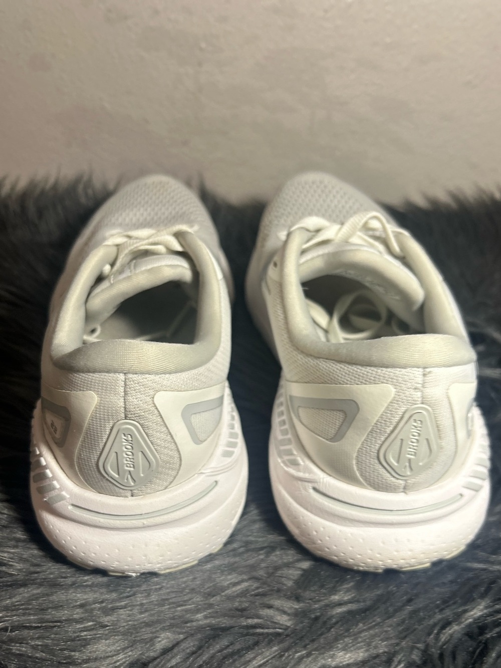Brooks Brooks Adrenaline GTS 23 Women's Cream Running Sneakers Size 8.5 - Picture 6 of 10